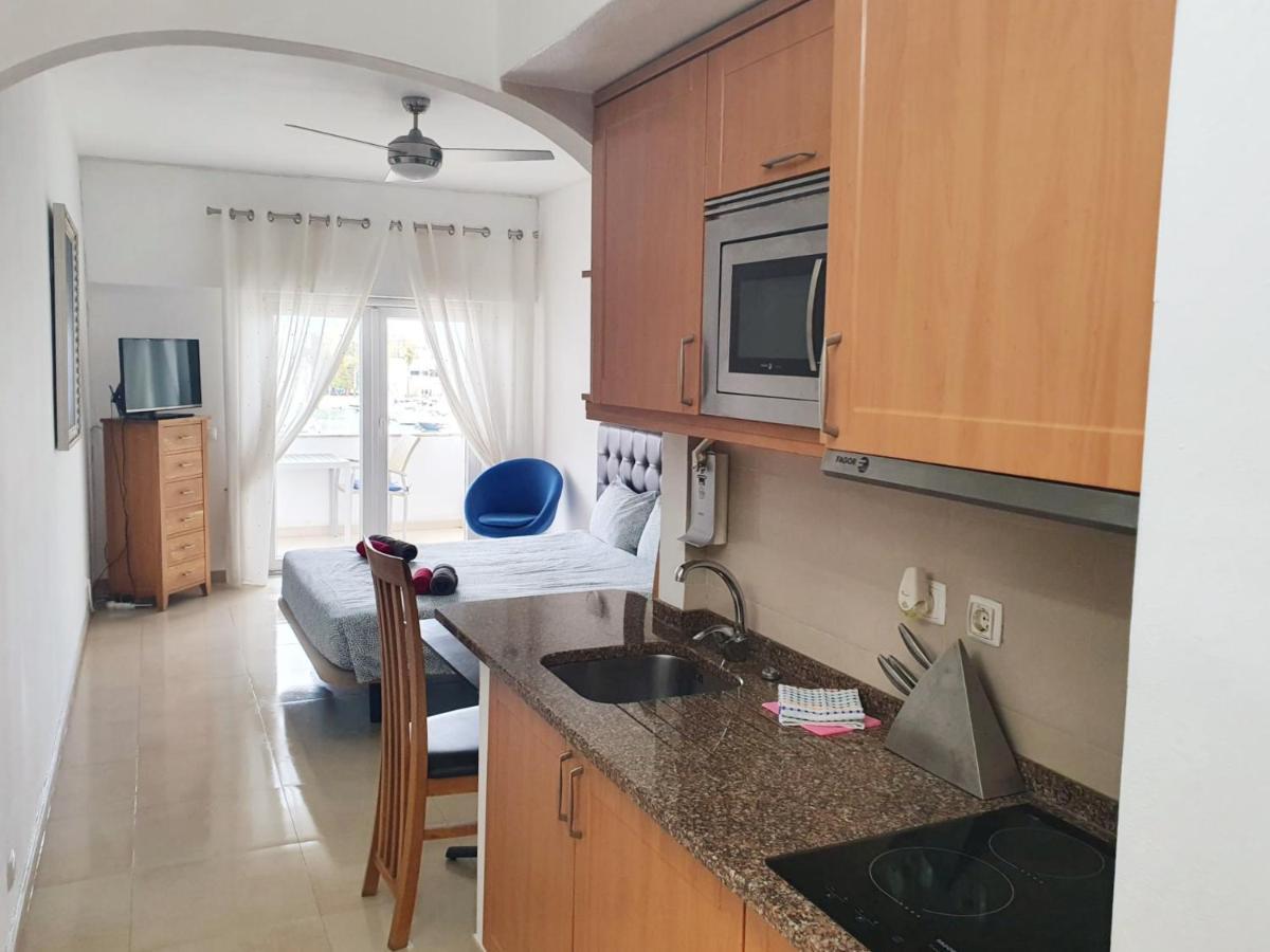 Lagos Main Avenue Studio With Marina View Balcony Exterior foto