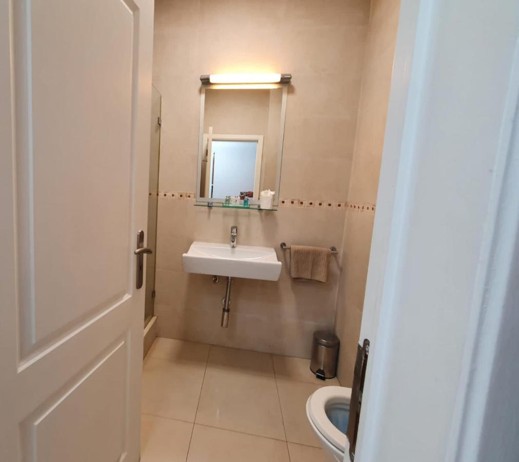 Lagos Main Avenue Studio With Marina View Balcony Exterior foto